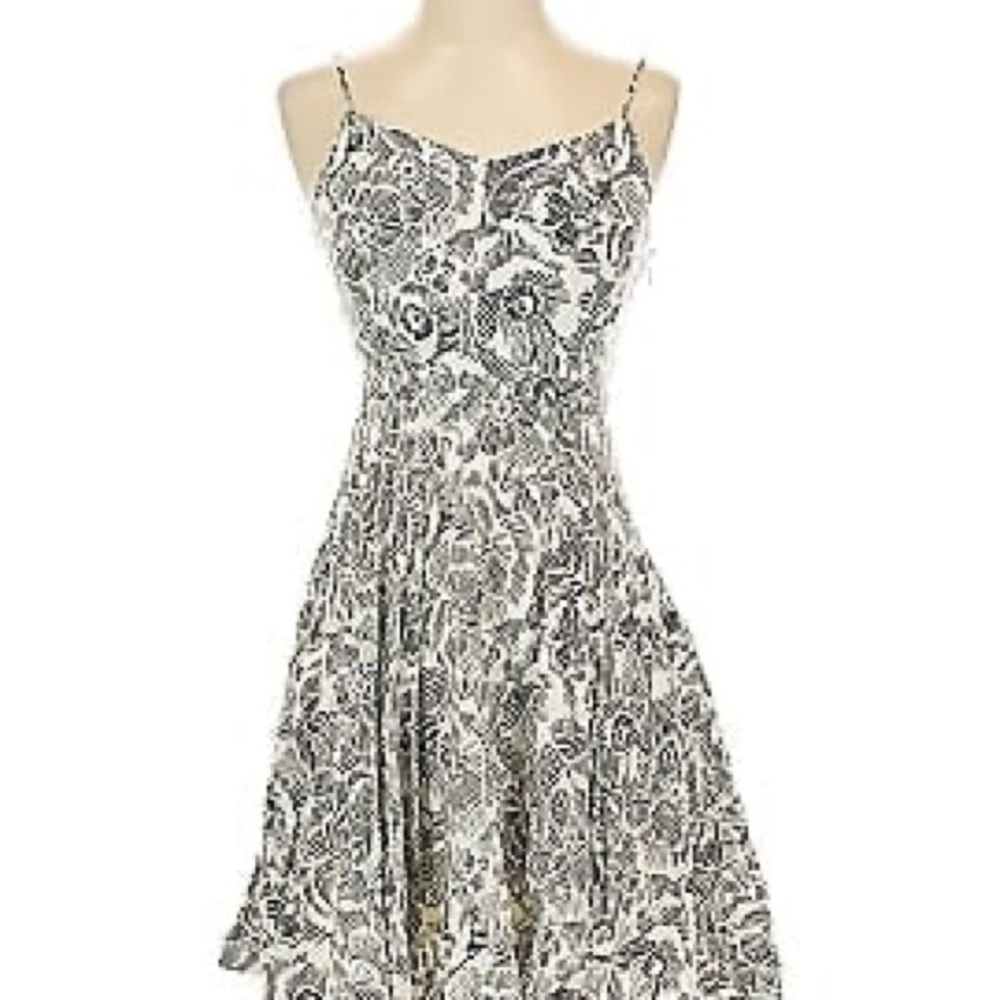 Old Navy Fit and Flare Black and White Floral A-Line Sundress Sz Small